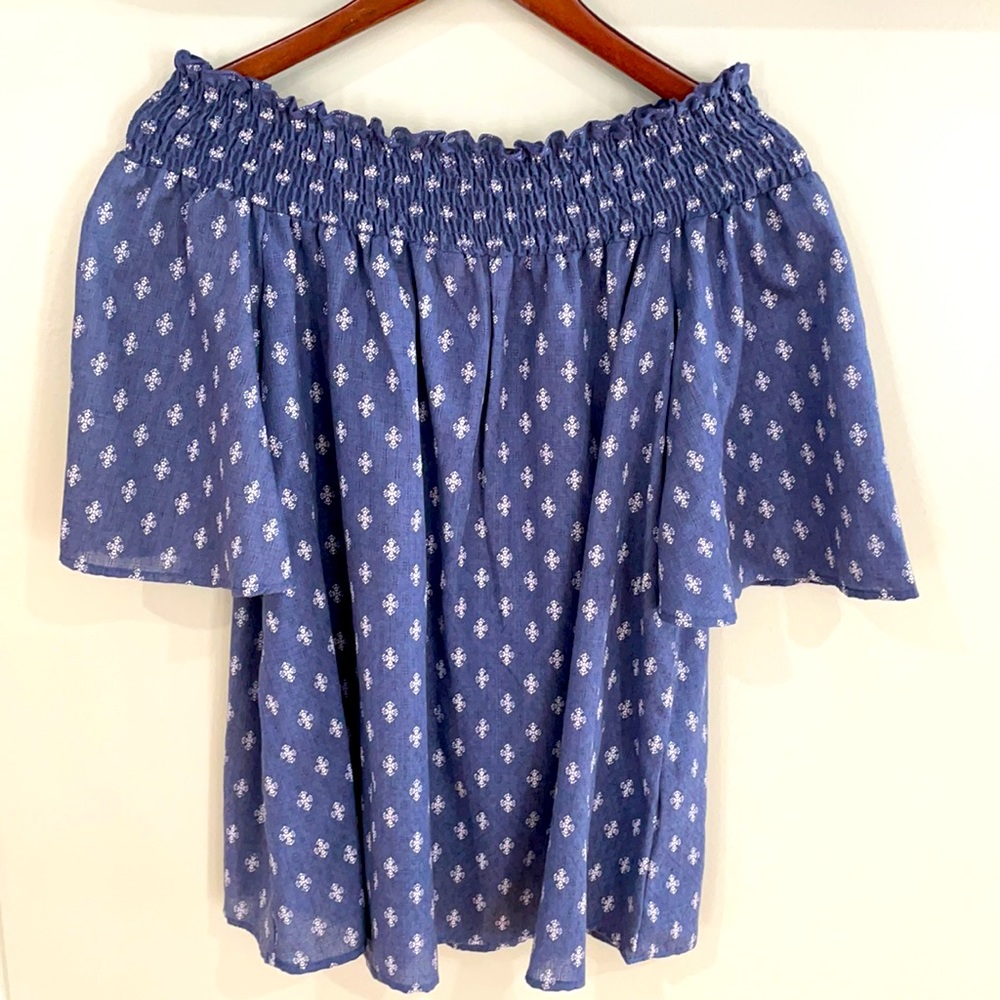 Beautiful blouse - Picture 2 of 3